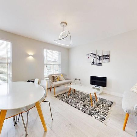 Stylish 2Bed2Bath Flat 4Min From Tube Station Villa Londra Exterior foto