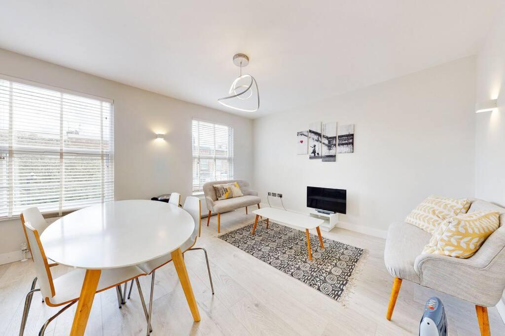 Stylish 2Bed2Bath Flat 4Min From Tube Station Villa Londra Exterior foto