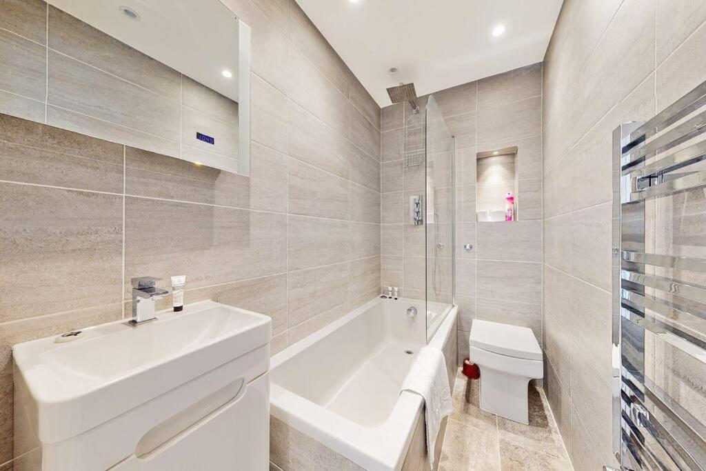 Stylish 2Bed2Bath Flat 4Min From Tube Station Villa Londra Exterior foto