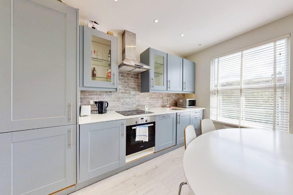 Stylish 2Bed2Bath Flat 4Min From Tube Station Villa Londra Exterior foto