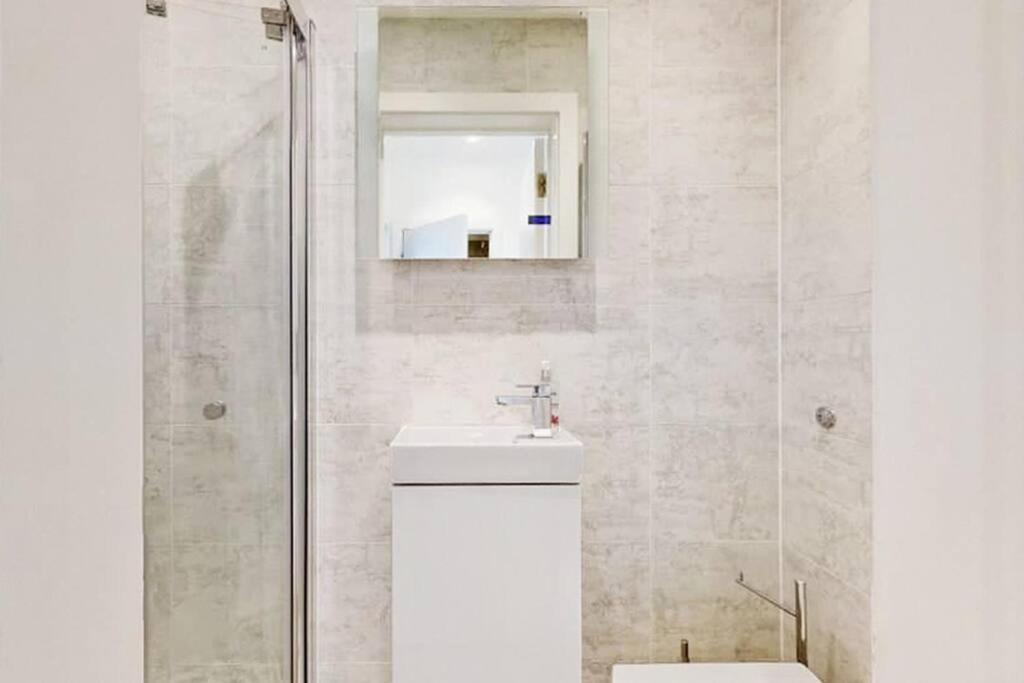 Stylish 2Bed2Bath Flat 4Min From Tube Station Villa Londra Exterior foto